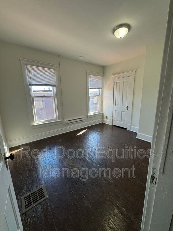 Lancaster House: 136 W Walnut St
