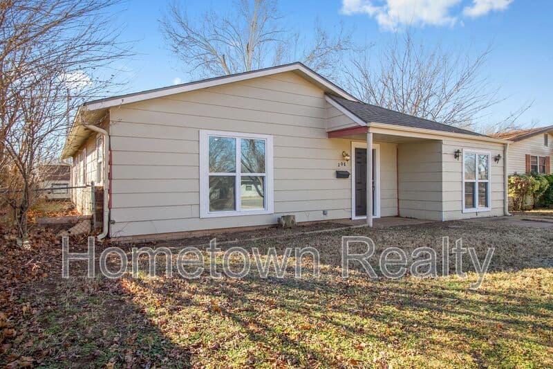 Edmond House: 208 W 5th Street