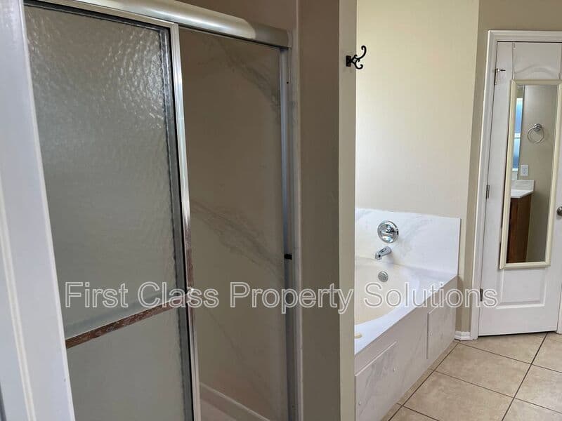 Moore House: 917 Renita Way