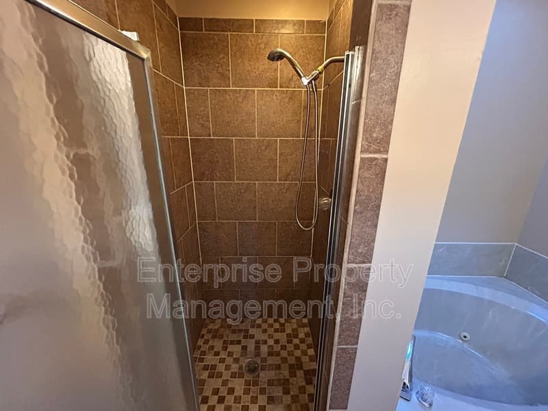 Cordova House: 7828 Bland Lane