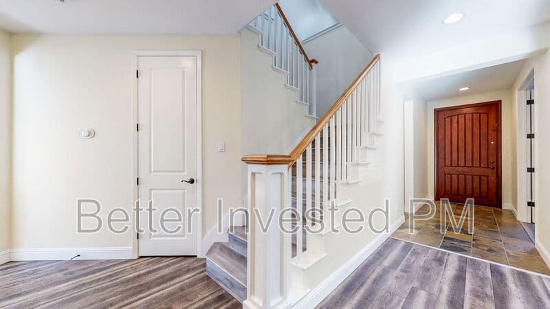 Santa Rosa House: 1363 Gordon Ln