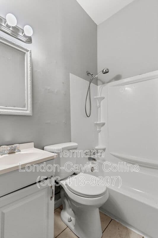 Saint Louis House: 6918 Moellenhoff Street