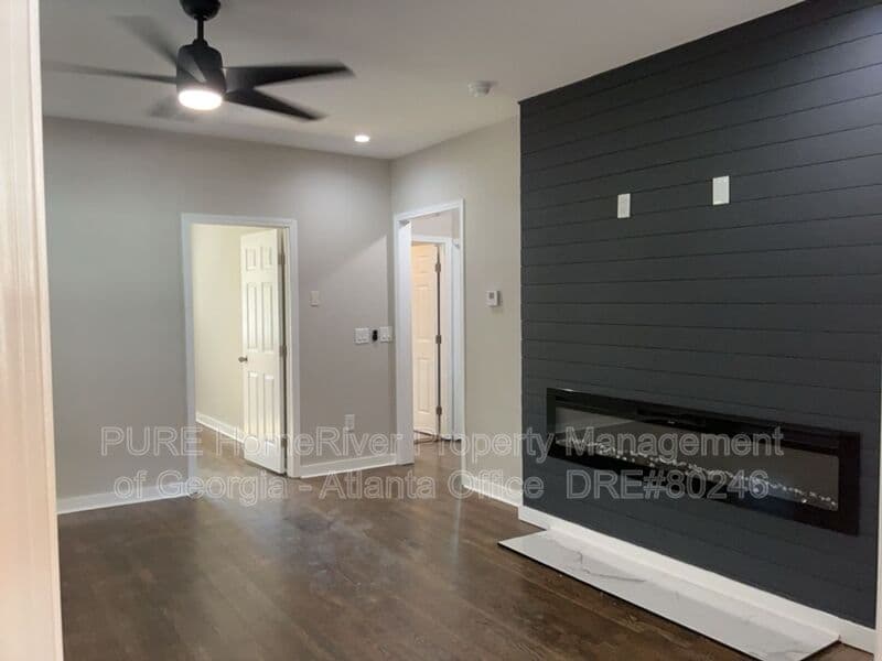 East Pt House: 2172 Ben Hill Rd