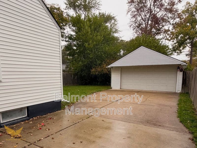 Harper Woods House: 19757 Elkhart