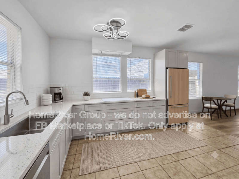 Fort Worth House: 4261 Meadowknoll Dr