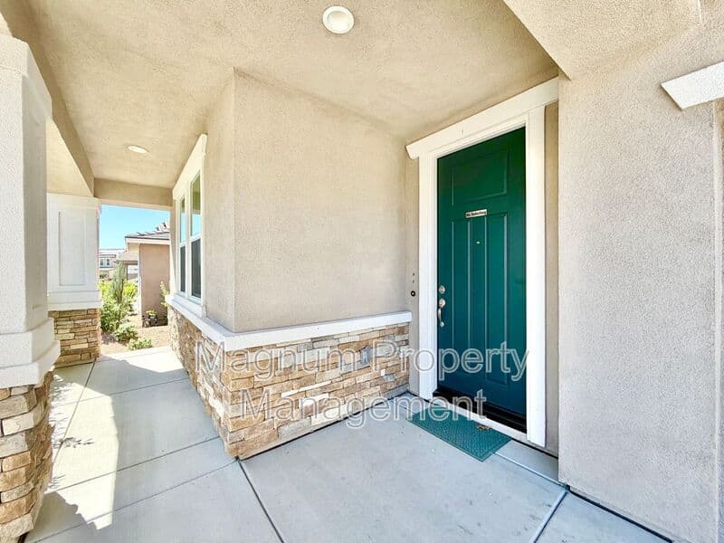 Menifee House: 32737 Dahl Jr Ln.