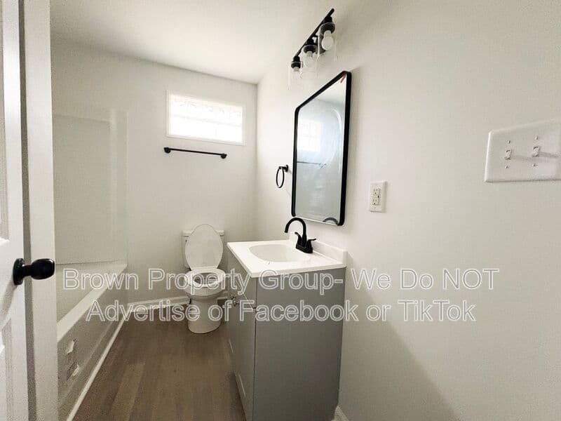 Fayetteville House: 213 Andy St