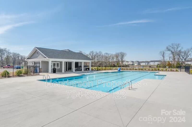 Pineville House: 220 Emmett Dr