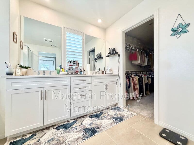 Lake Elsinore House: 970 Helena Ridge