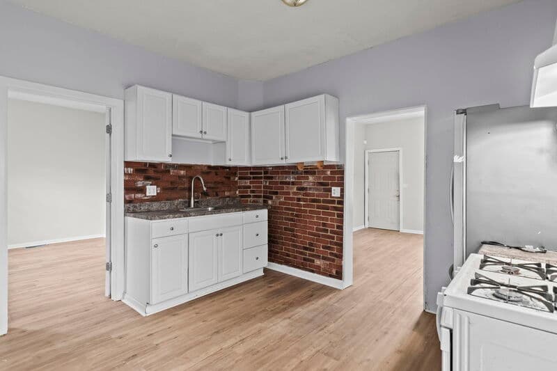 Springfield House: 1220 North Poole Avenue