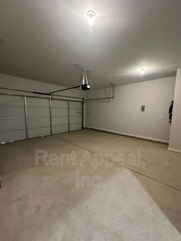 Woodstock House: 383 Lanier Cir