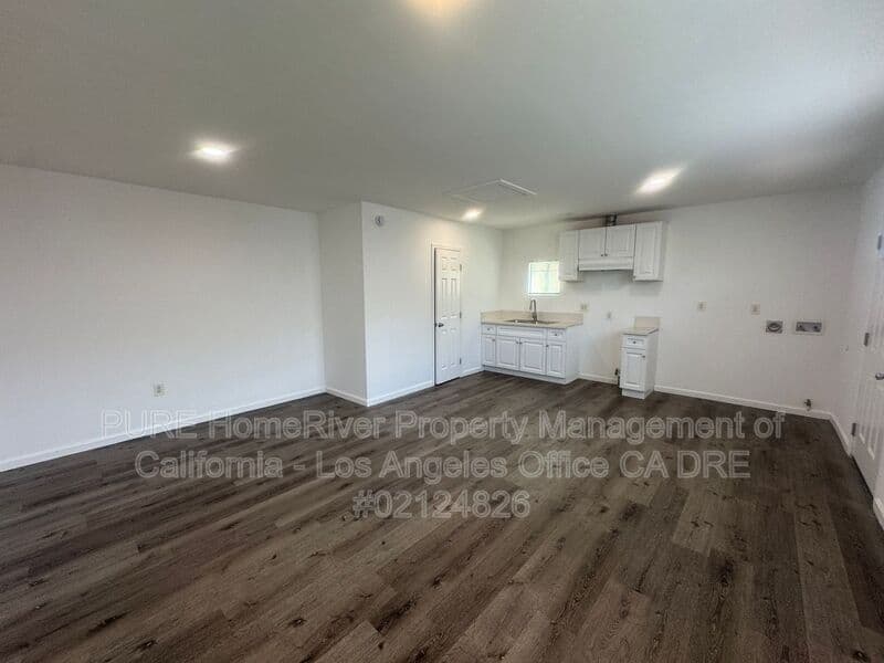 Lynwood House: 10977 1/2 Pope Avenue