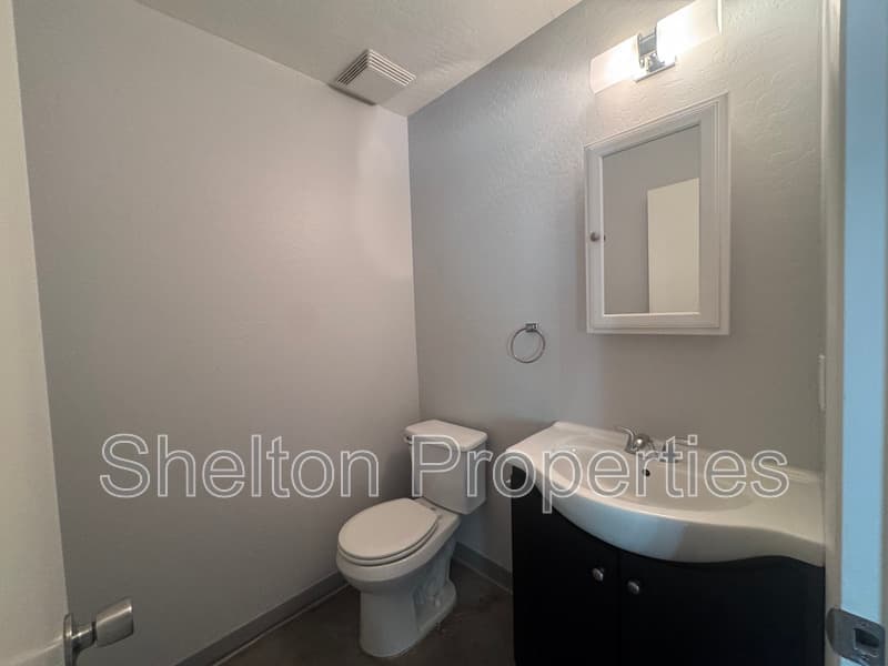 Phoenix Condo: 2121 W Hayward Ave Unit 4