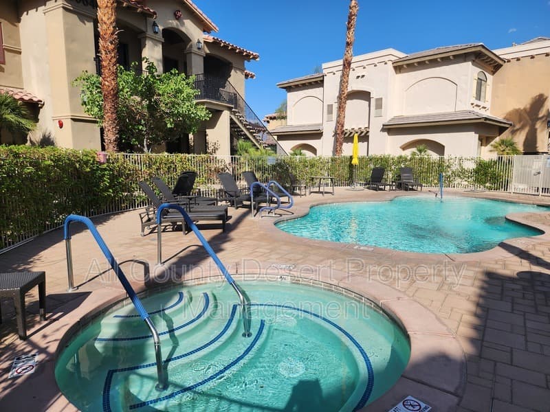 La Quinta Condo: 50650 Santa Rosa Plaza