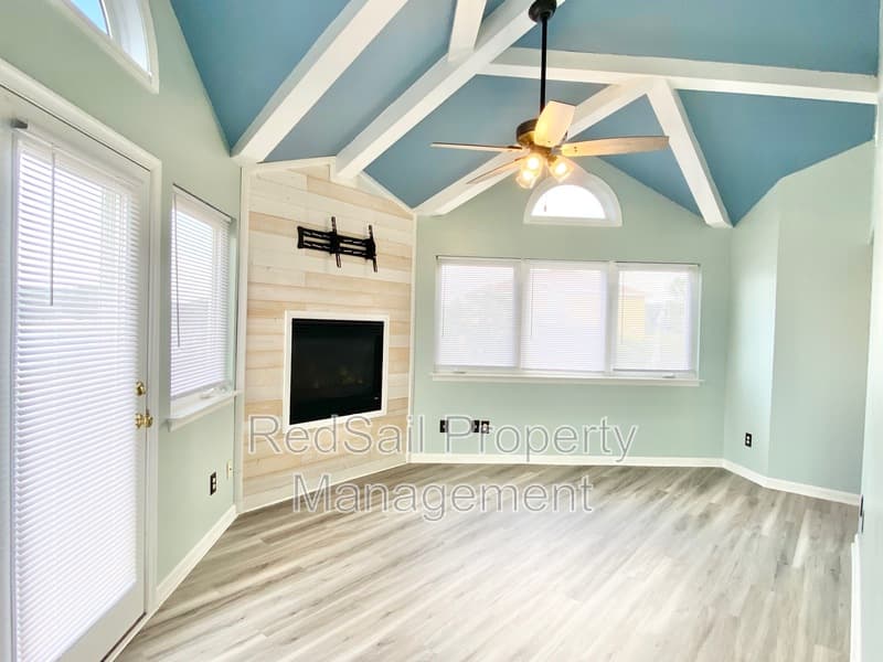 Poquoson House: 256R Hunts Neck Rd