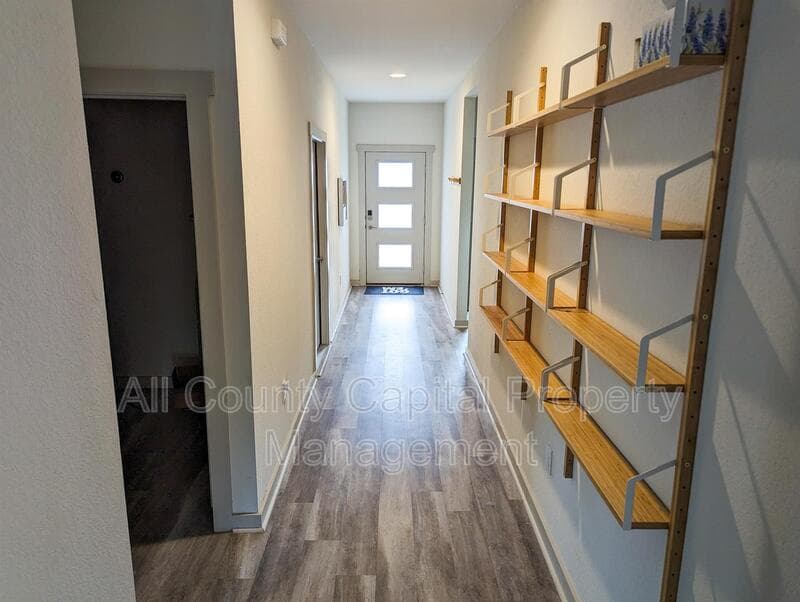 Austin House: 8204 City Top Blvd