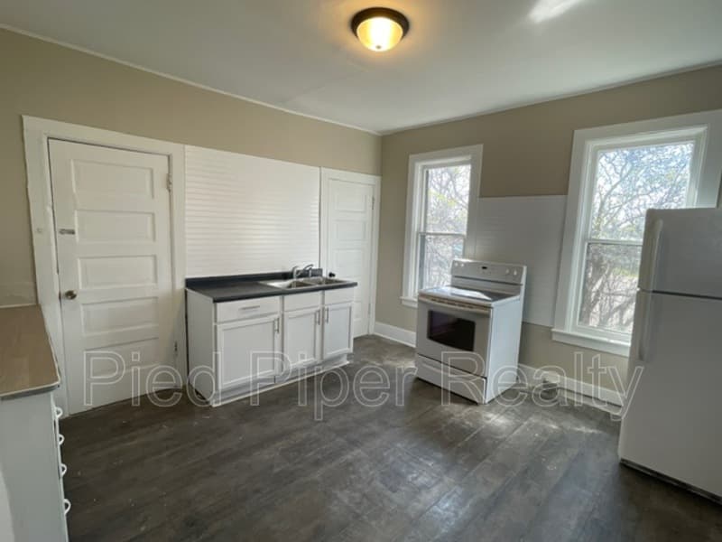 Freeport Condo: 434 1/2 S State Ave