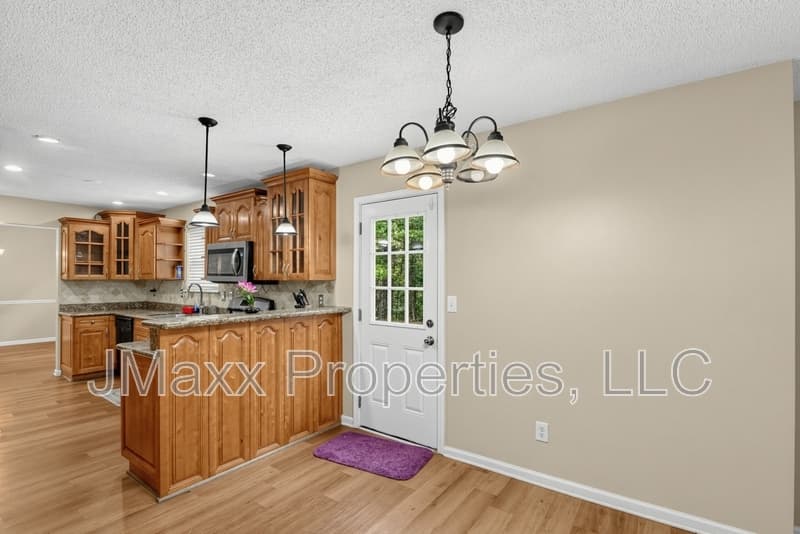 Lithonia House: 1560 Rogers Crossing Dr