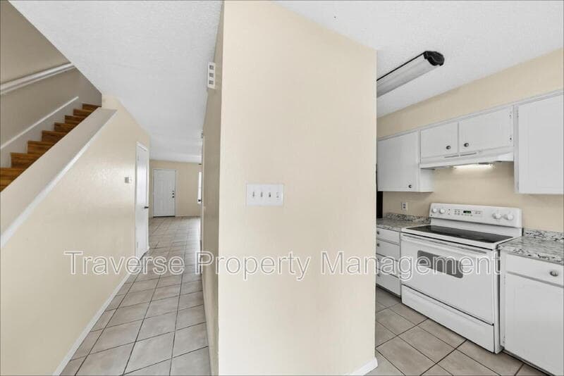 Arlington House: 1008 Bland Dr