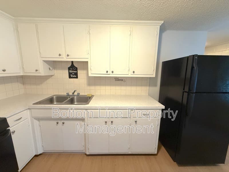 Cherryville Condo: 301 Vivian St