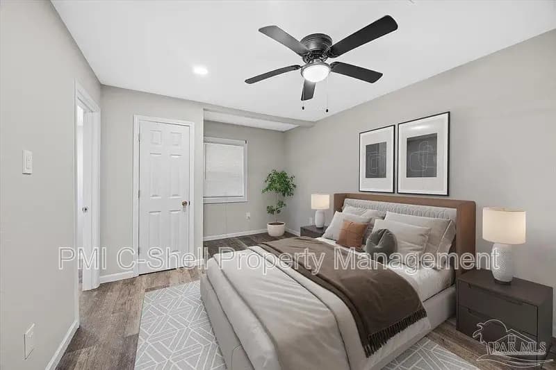 Pensacola House: 3258 Peagler Plaza Rd