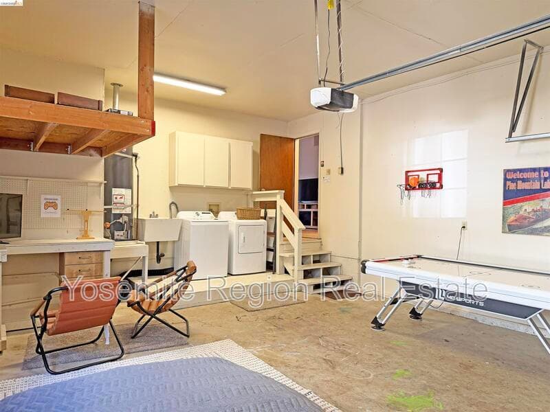 Groveland House: 20790 Ferretti Road