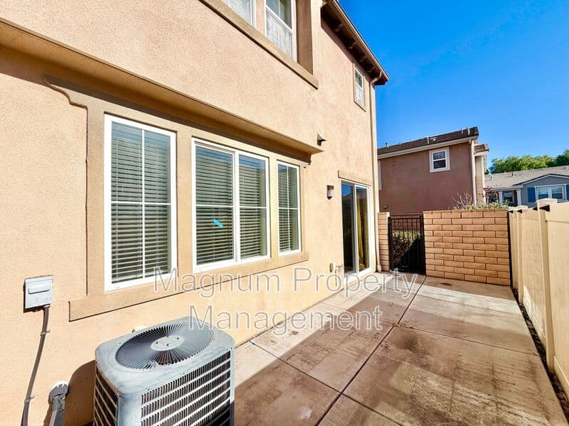 Temecula House: 28075 Calle Bonita