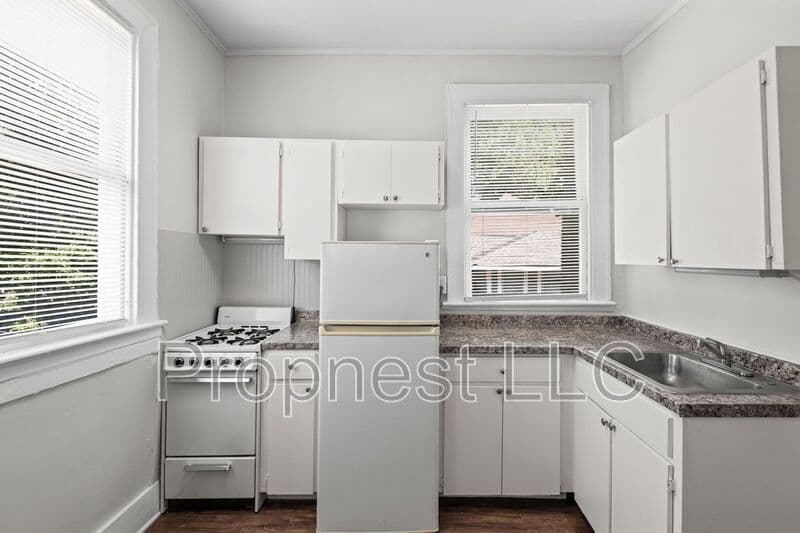 Memphis House: 1306 Carr Ave