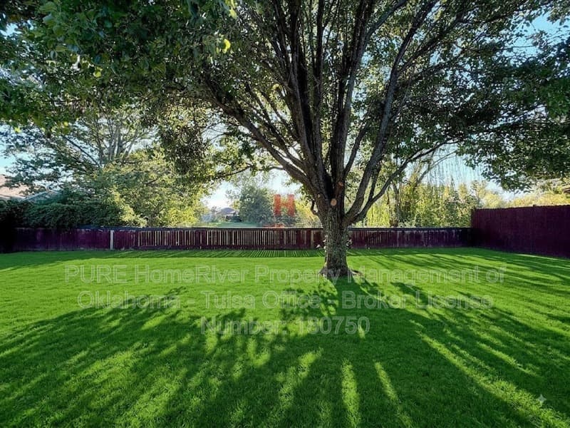 Collinsville House: 10736 E 120th St N