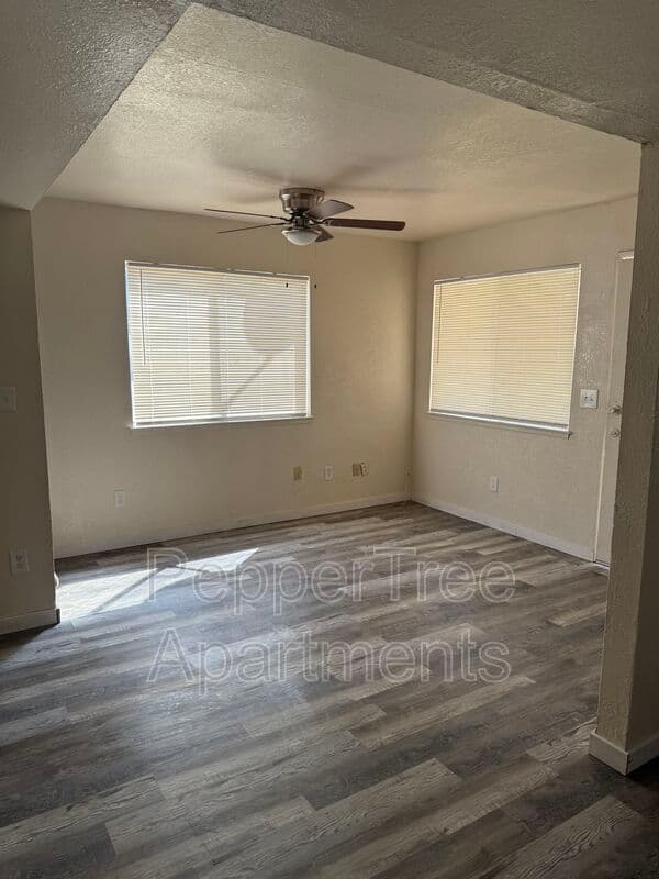 Coalinga Townhome: 720 E Elm Ave