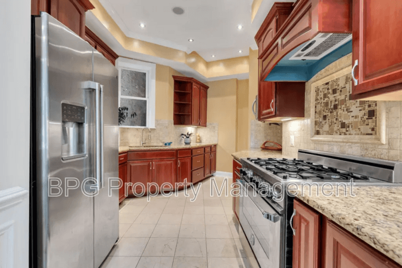 Washington Condo: 901 North Carolina Ave SE