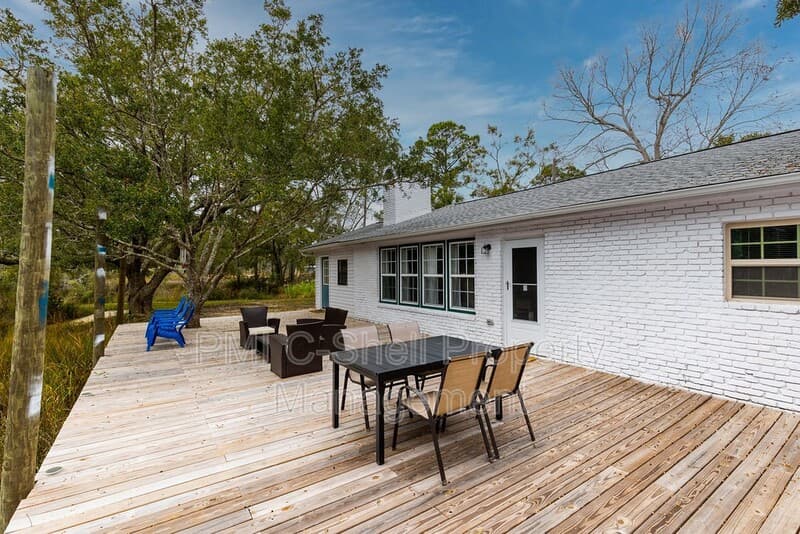 Milton House: 5724 Trout Bayou Cir