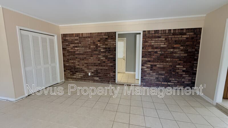 Bremen House: 608 S Pecan Street