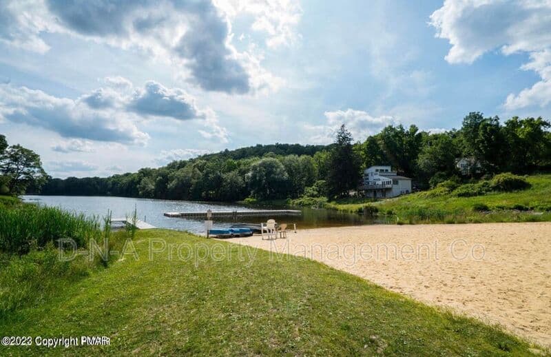 Bushkill Condo: 211 Dorchester Dr