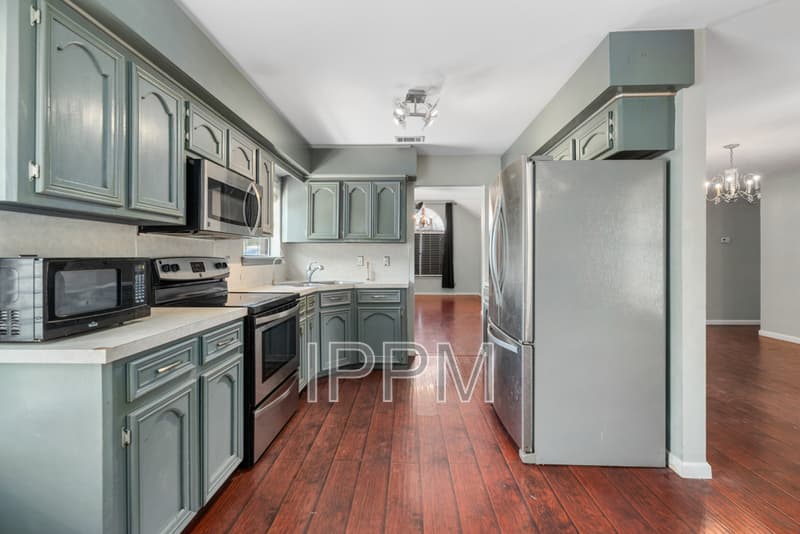 Brownsville House: 5233 ClearView