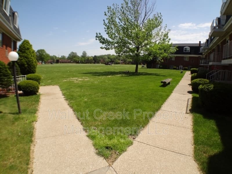 Lorain Condo: 2104 Tower Blvd