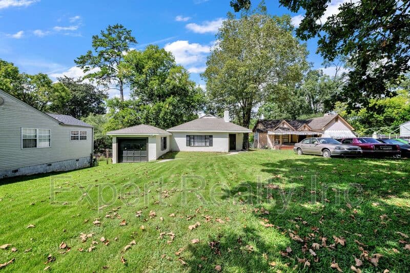 Birmingham House: 7420 Sparta Ave