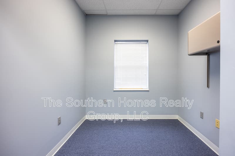 Etowah House: 305 Grady Road - 1
