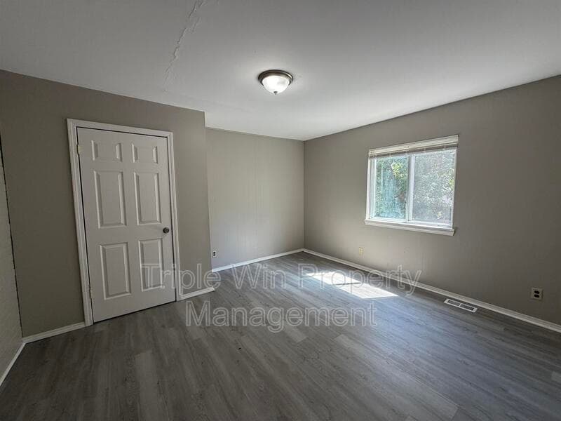 Saint Louis House: 8126 Albin Ave