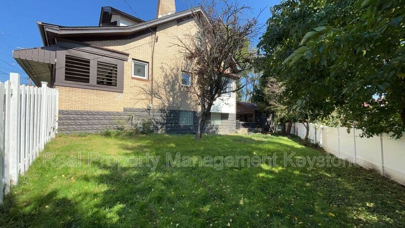Pittsburgh House: 2329 Spokane Avenue