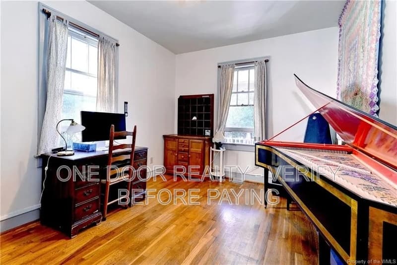 Williamsburg House: 207 Nelson Ave