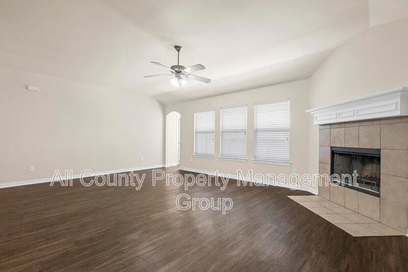 Fort Worth House: 4541 High Cotton Trail