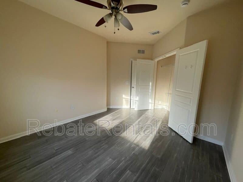 Jacksonville Condo: 8290 Gate Parkway W