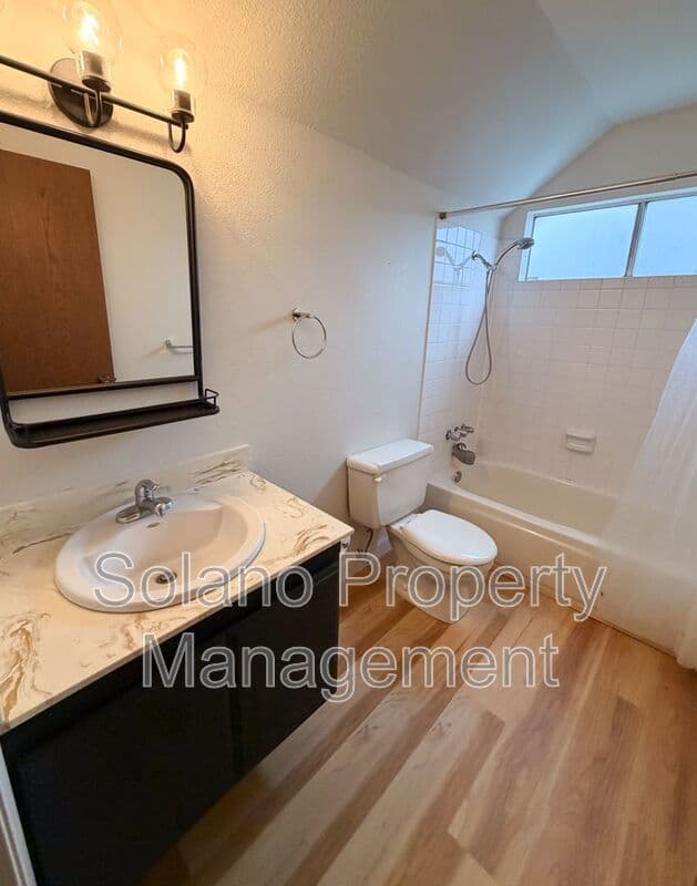 Dixon House: 950 Pembroke Way