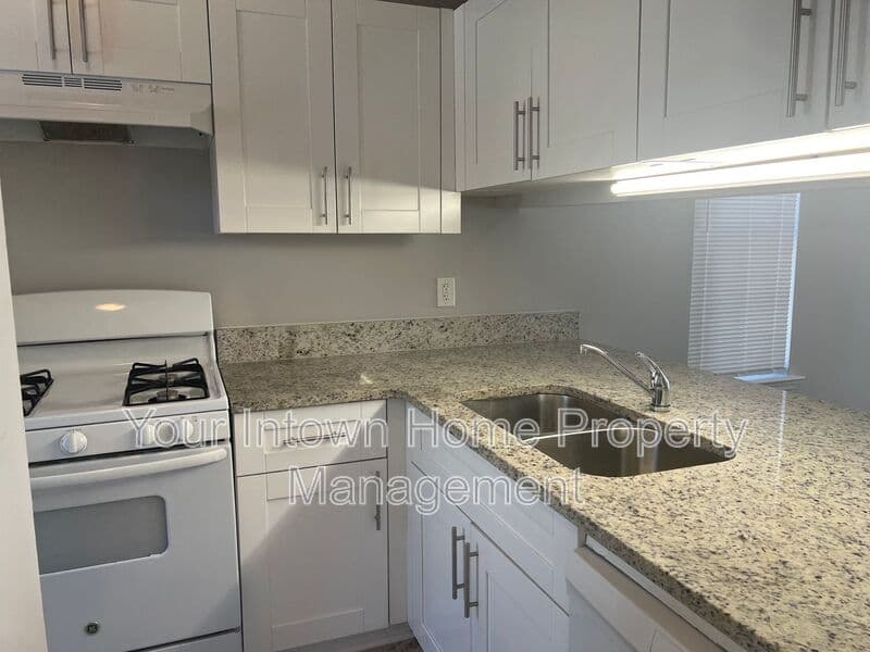 Lithonia House: 6471 Bedford Ln