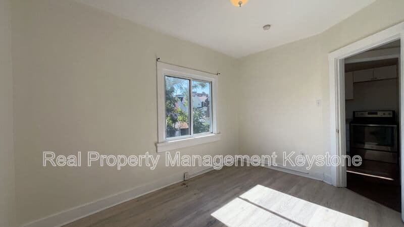 Homestead Condo: 122 E. 16th Ave