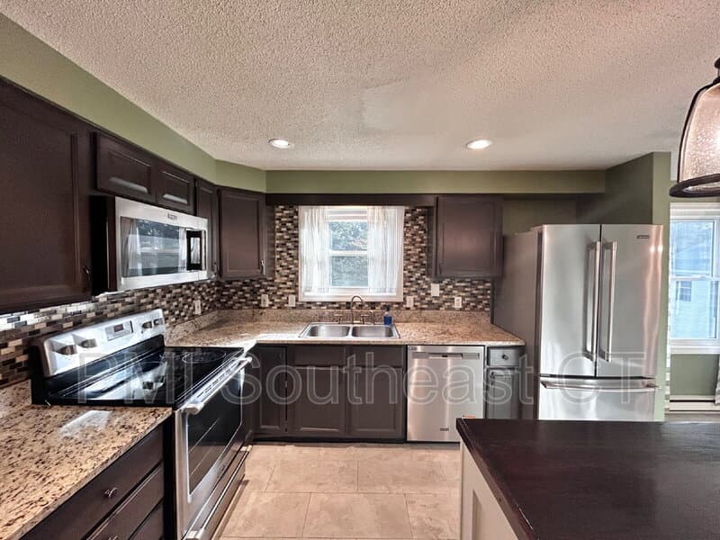 Mystic House: 250 Capstan Ave