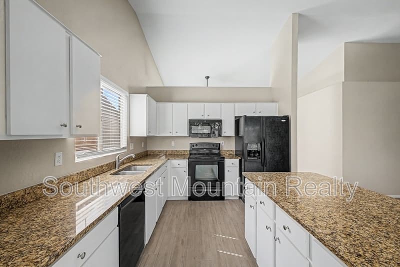 Chandler House: 2272 E Remington Pl