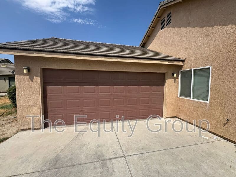 Tulare House: 2109 Bella Oaks Drive