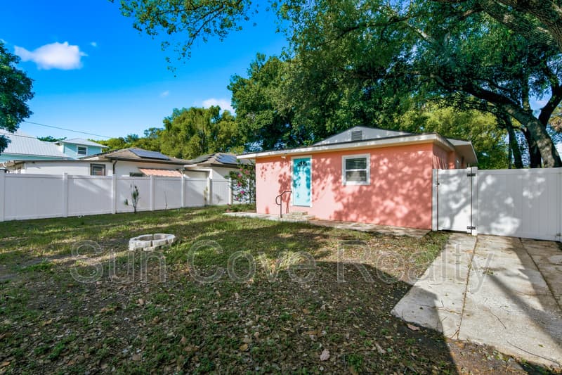 Tampa House: 2815 N Taliaferro Ave